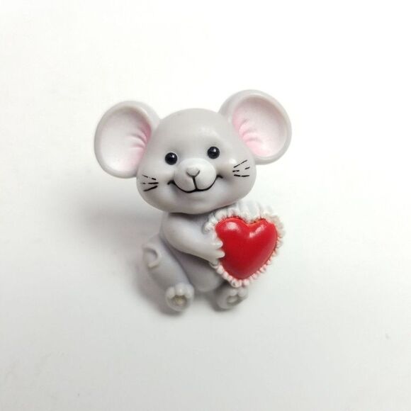 Vintage Russ Gray Mouse with Red Heart Brooch, Cute Sweetheart Lapel Pin - Picture 6 of 6